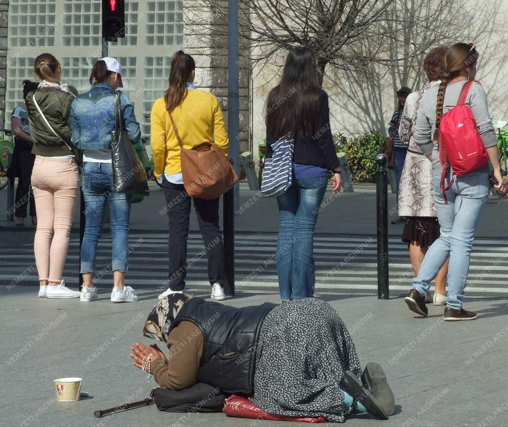 Életkép - Budapest - Koldus a belvárosban