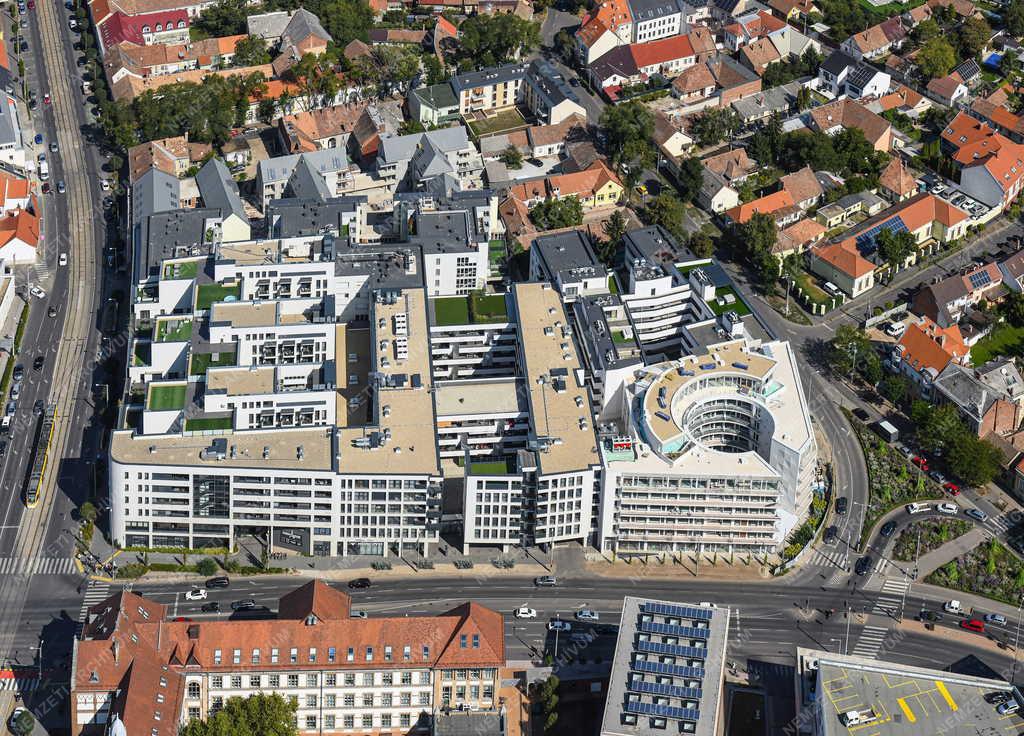 Városkép - Településfejlesztés - Épül a debreceni Párizsi Udvar