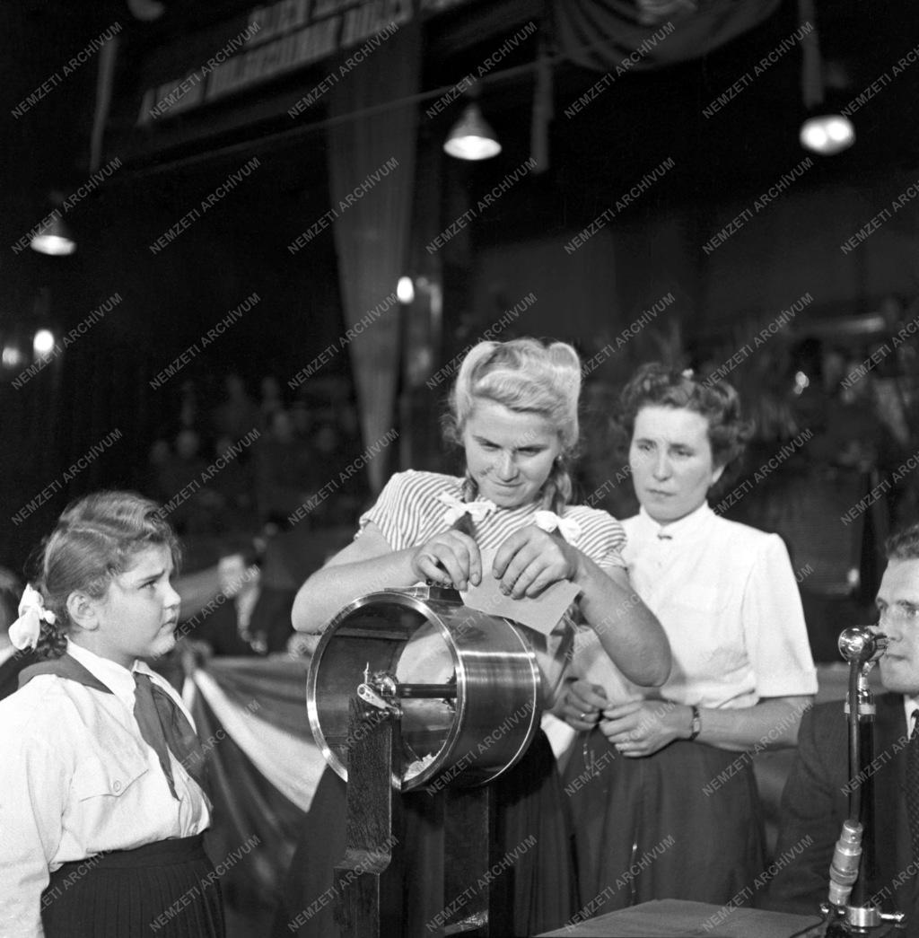 Gazdaság - Tervkölcsönnyeremények sorsolása