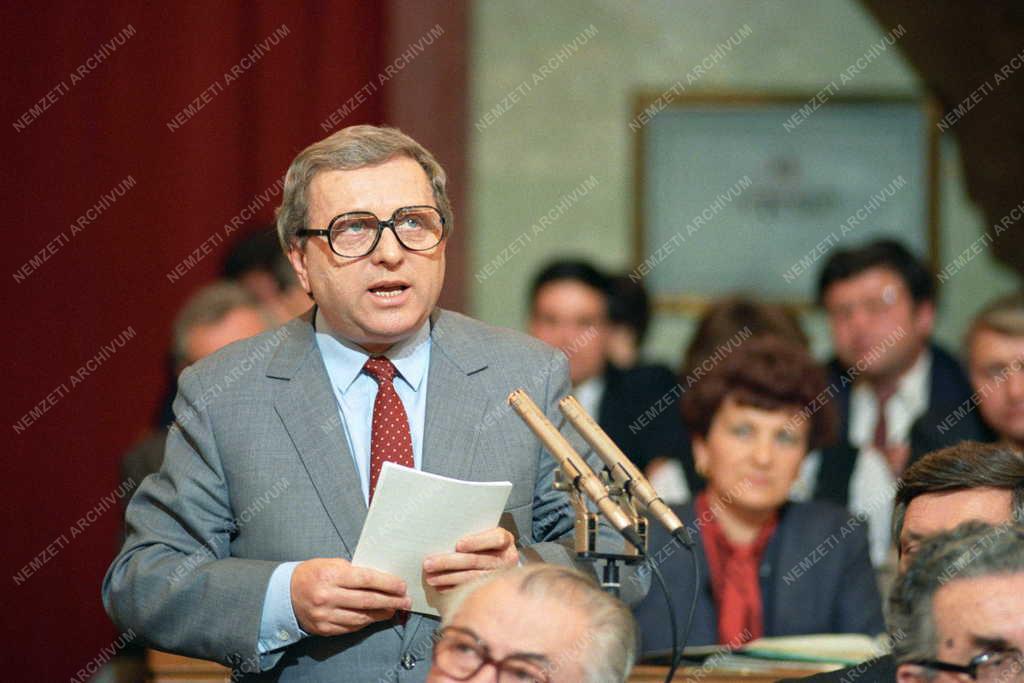 Belpolitika - Parlamenti ülés