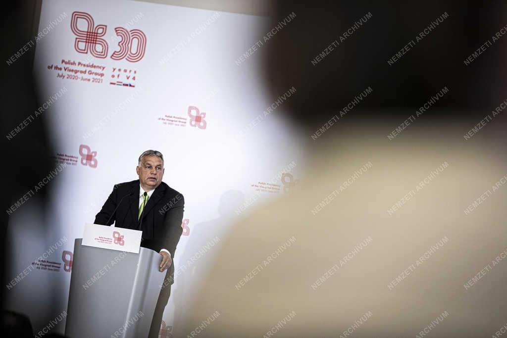 Orbán Viktor a V4-ek varsói csúcstalálkozóján
