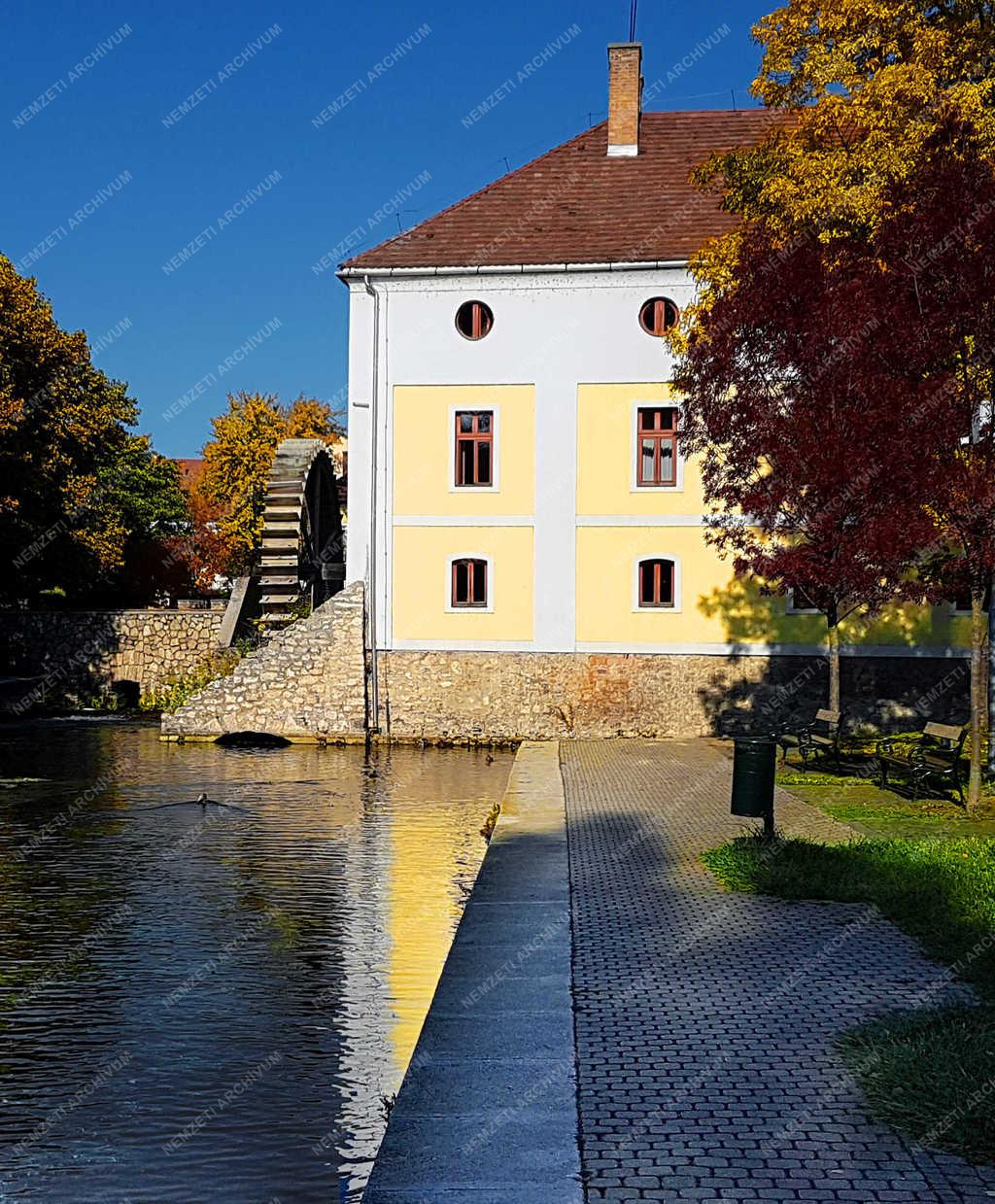  Városkép - Tapolca - A Malom-tó és környéke