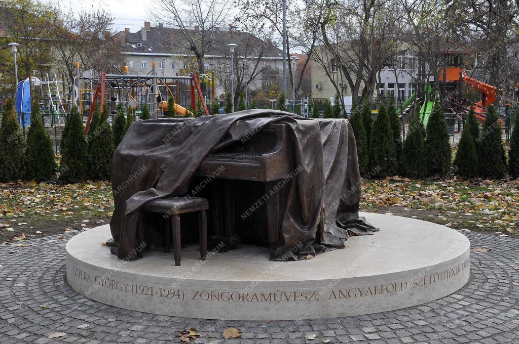 Kultúra - Budapest - Szobor Cziffra György emlékére