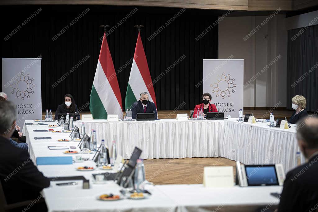 Orbán Viktor az Idősek Tanácsának ülésén