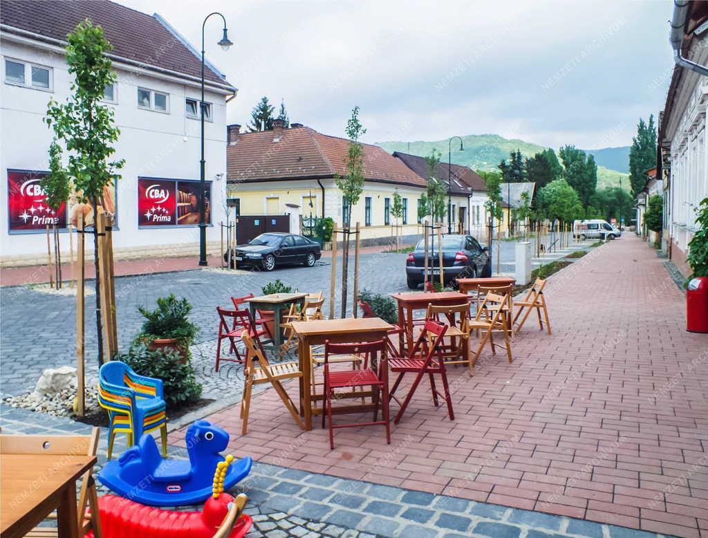 Városkép - Nagymaros - A felújított Magyar utca