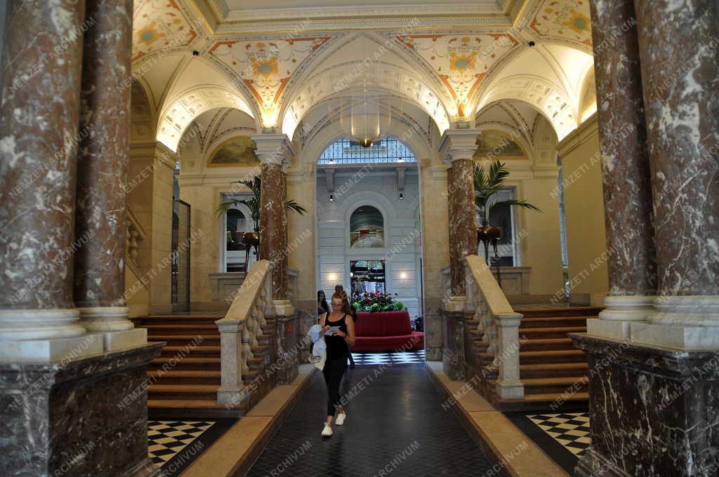 Városkép - Budapest - Felújították a Haggenmacher-palotát