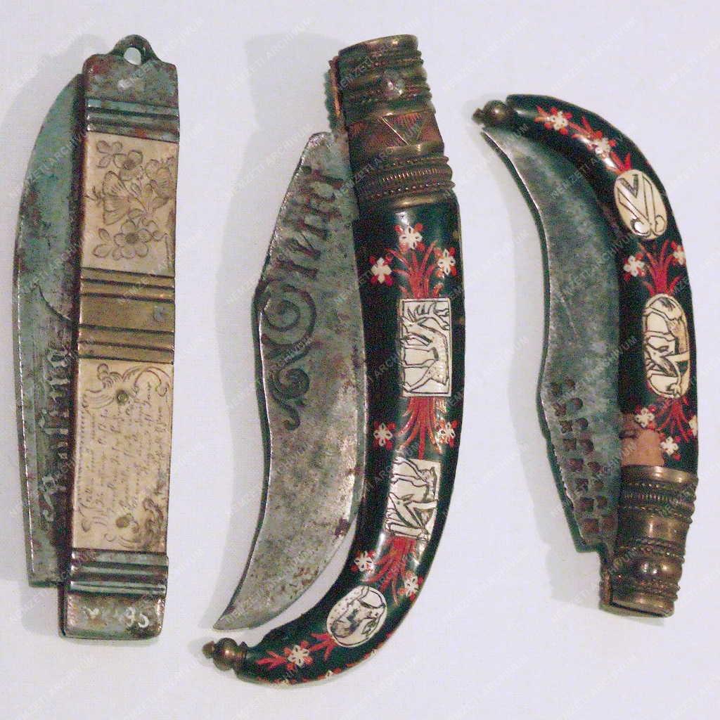 Ausztria - Néprajzi múzeum - Régi zsebkések