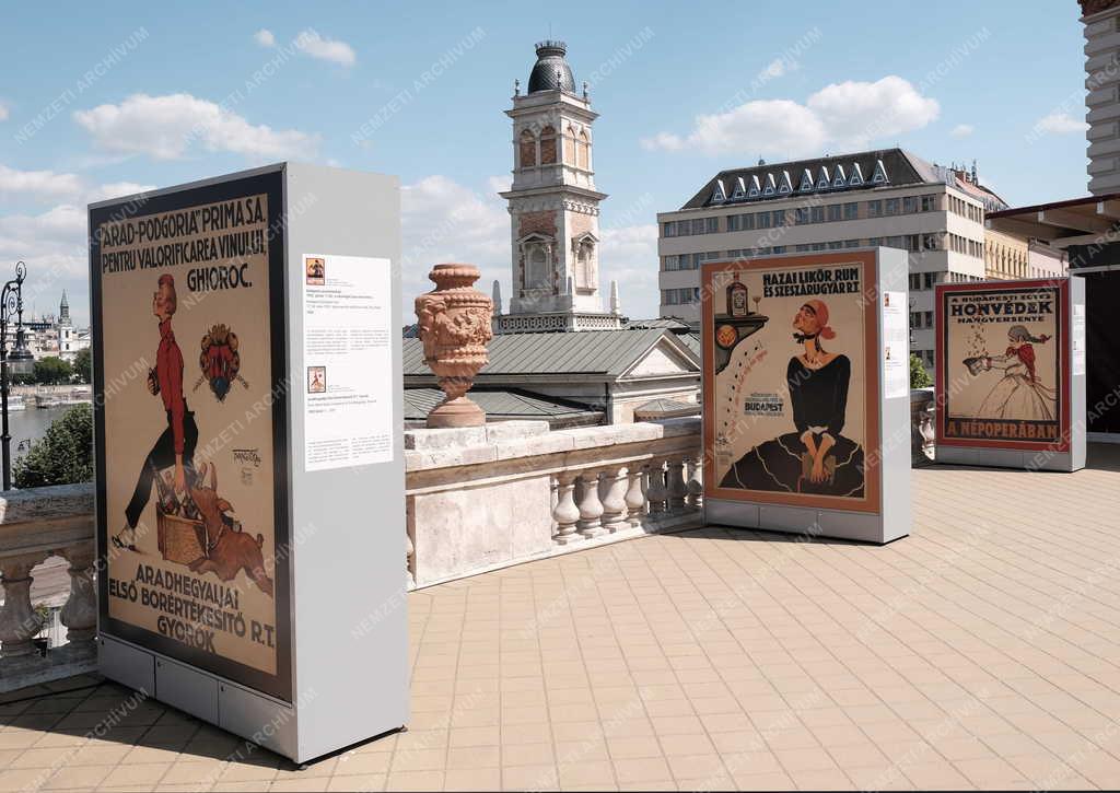 Kultúra - Budapest - Plakátművészeti kiállítás a Várkert Bazárban