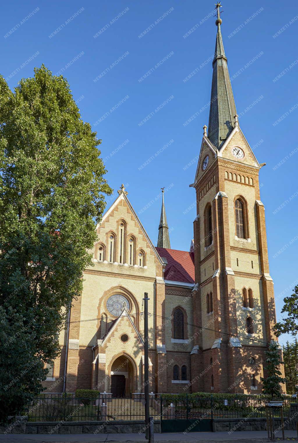 Egyház - Budapest - Kőbányai Református Egyházközség temploma