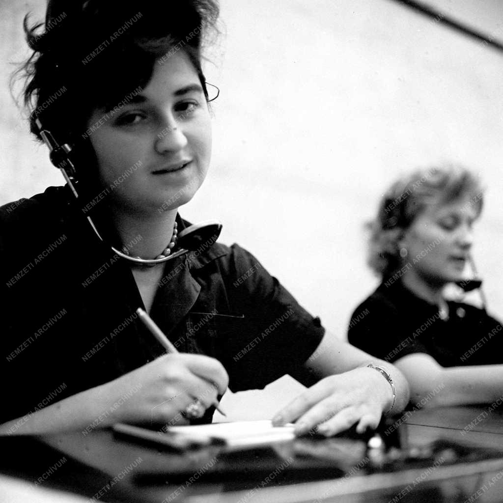 A szerző válogatása - Több külföldi telefonhívás