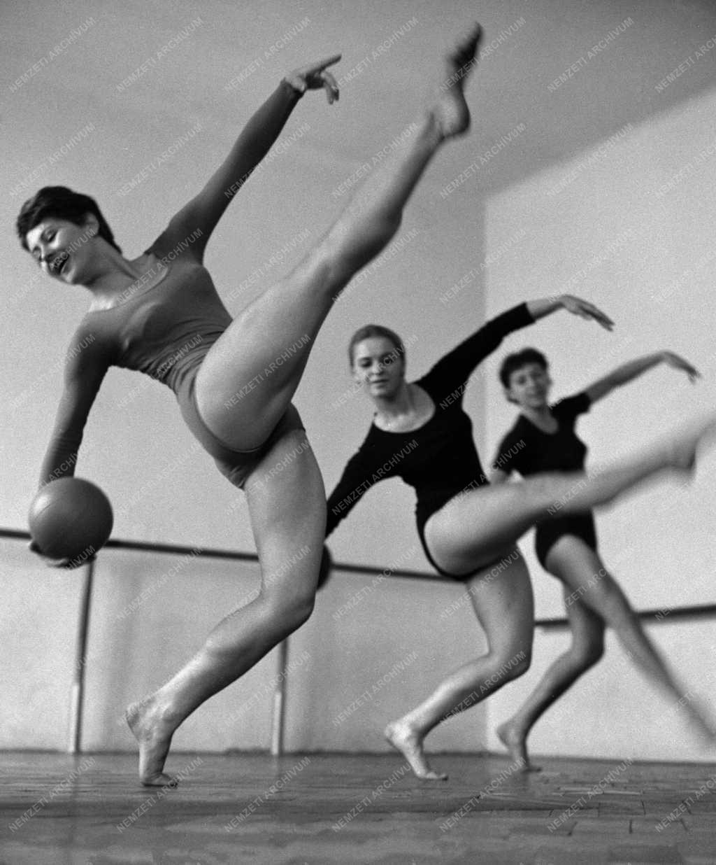 Sport - A II. Modern Gimnasztikai Világbajnokságra készül a magyar válogatott