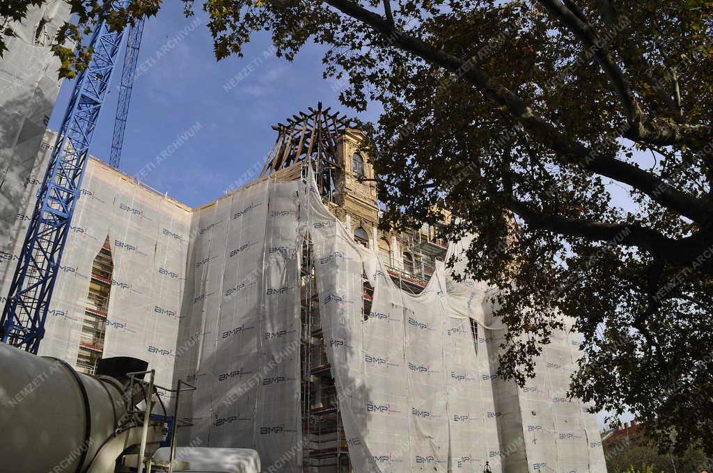 Városkép - Budapest - Felújítják a Kodály köröndi palotát