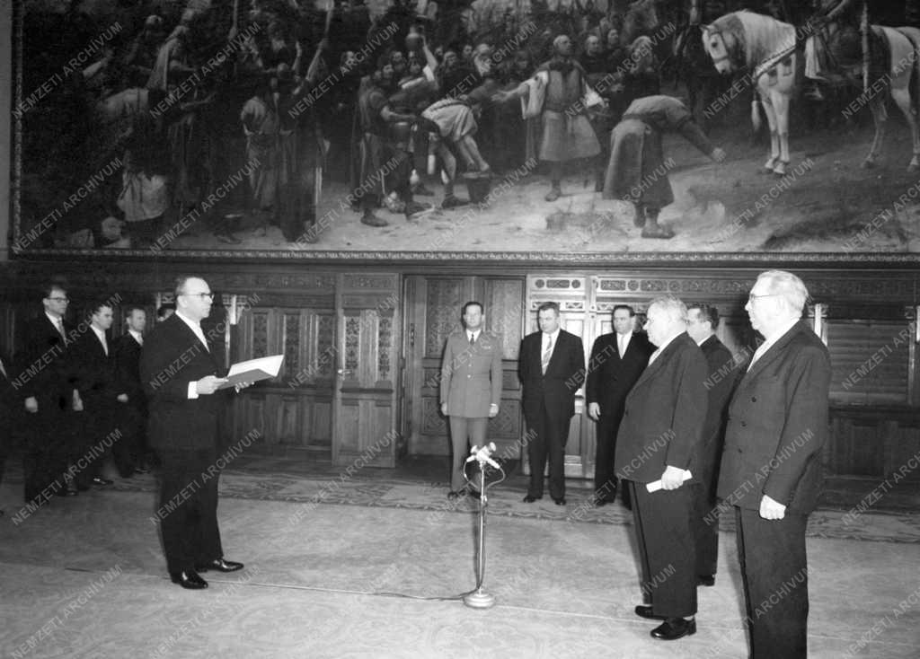 Diplomácia - Az NDK új magyarországi nagykövete