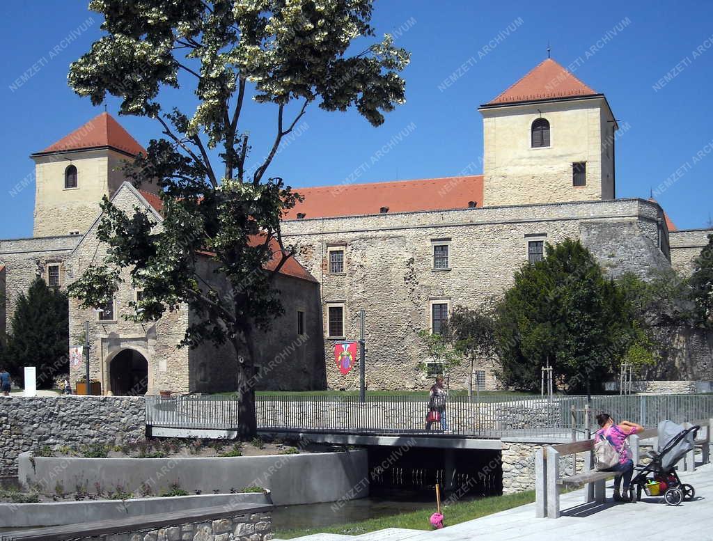 Kultúra - Várpalota - A felújított Thury-vár