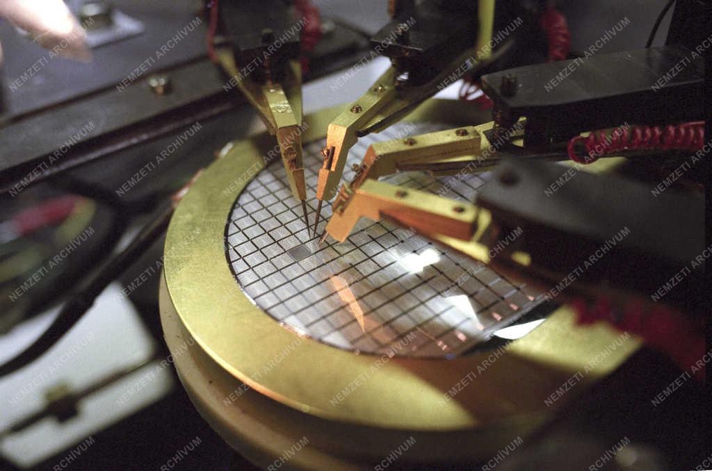 Tudomány - Mikroelektronikai Vállalat - Félvezető-gyártás