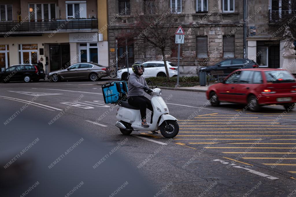 Közlekedés - Budapest - Ételfutár