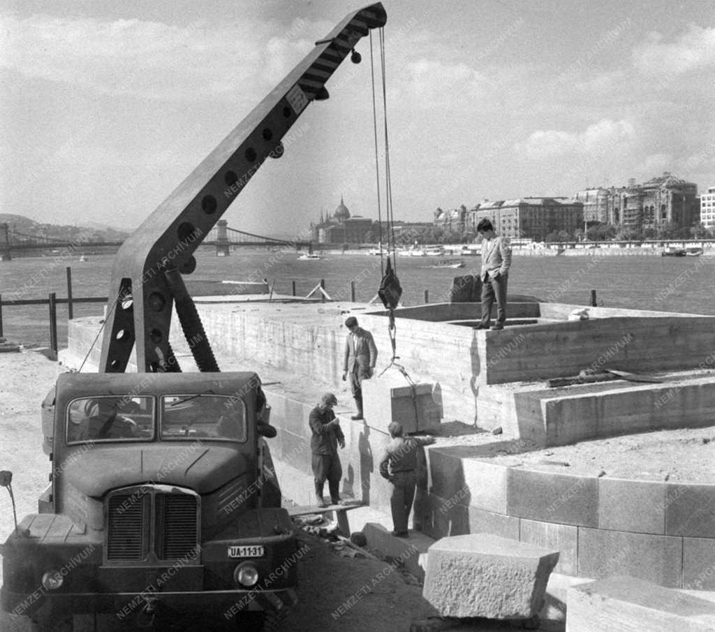 A szerző válogatása - Épül az Erzsébet híd 