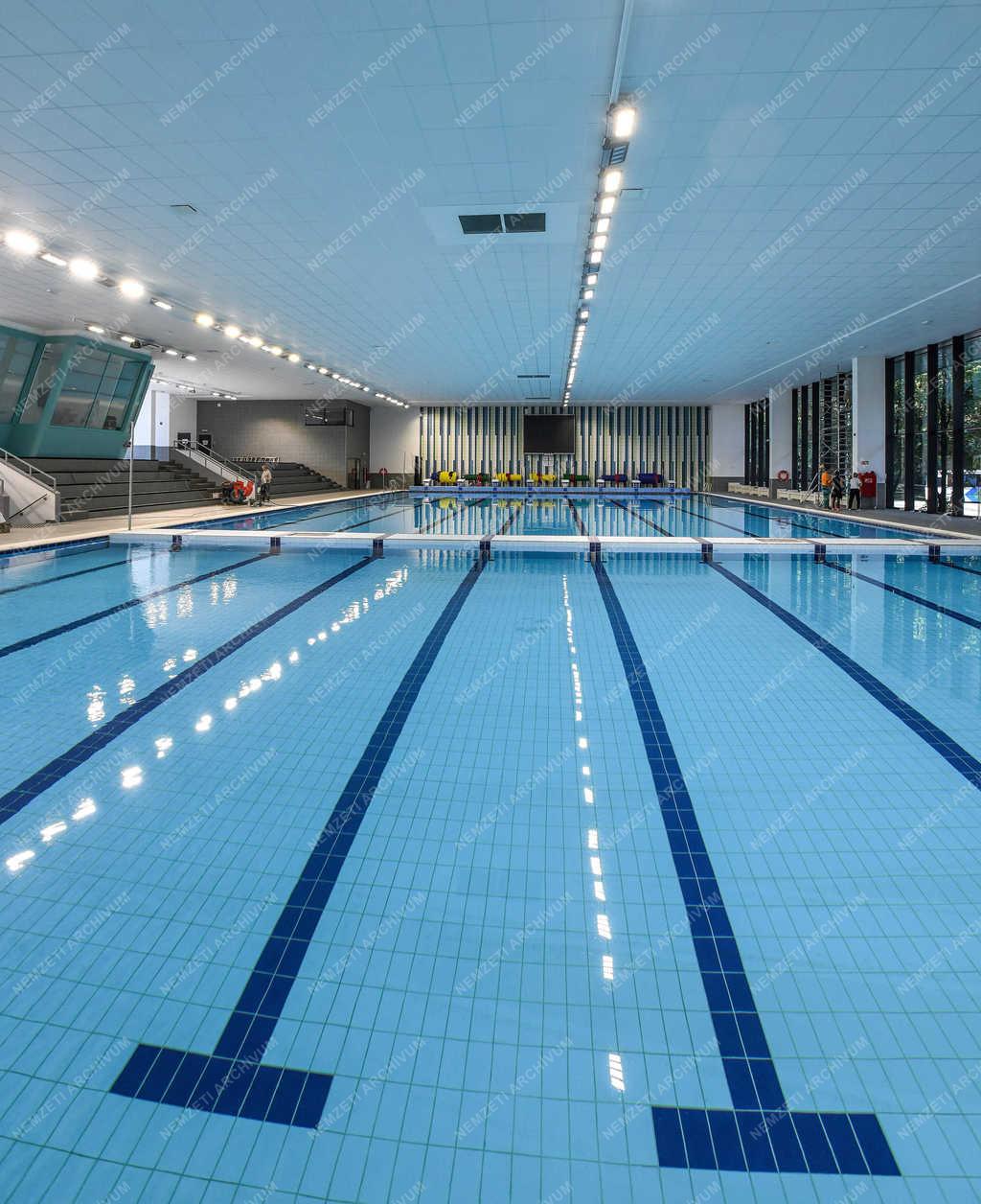 Sport - Dunaújváros - Fabó Éva sportuszoda felújítása