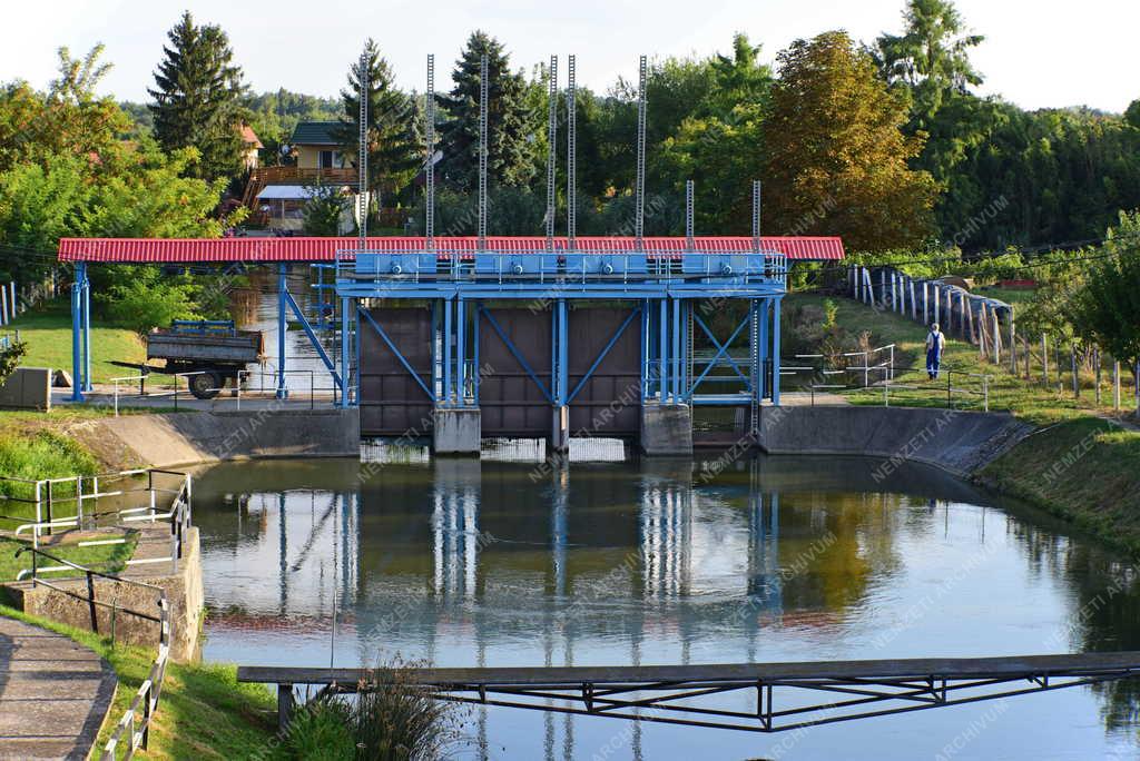 Energia - Vízgazdálkodás - A Holt-Körös leeresztő zsilipje