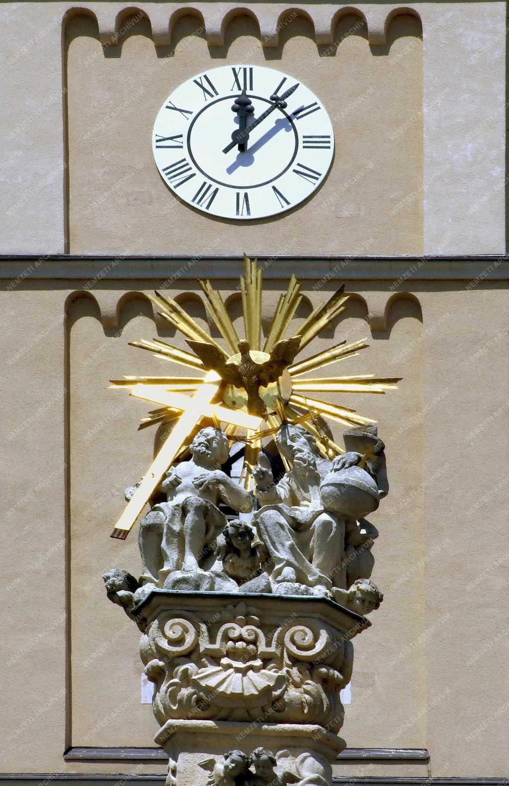 Városkép - Veszprém - A Szentháromság-oszlop részlete