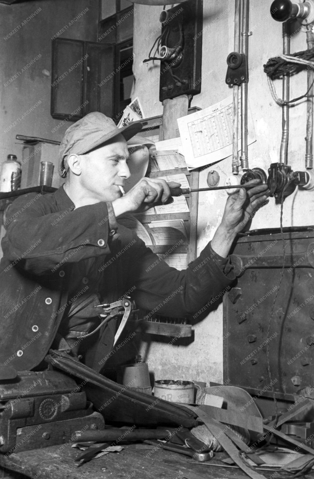 Ipar - Villanyszerelő