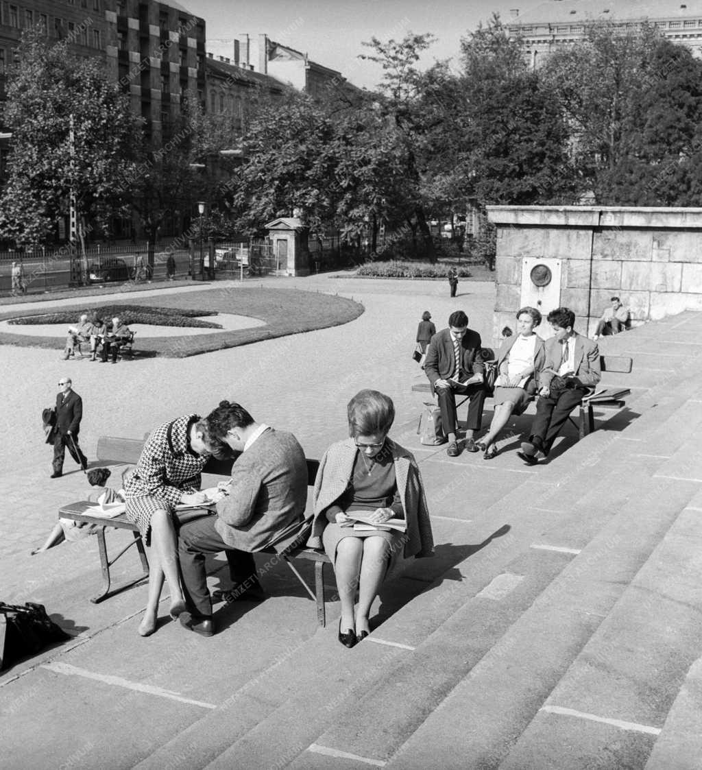 Városkép - Szabadidő - Budapest - Múzeumkert