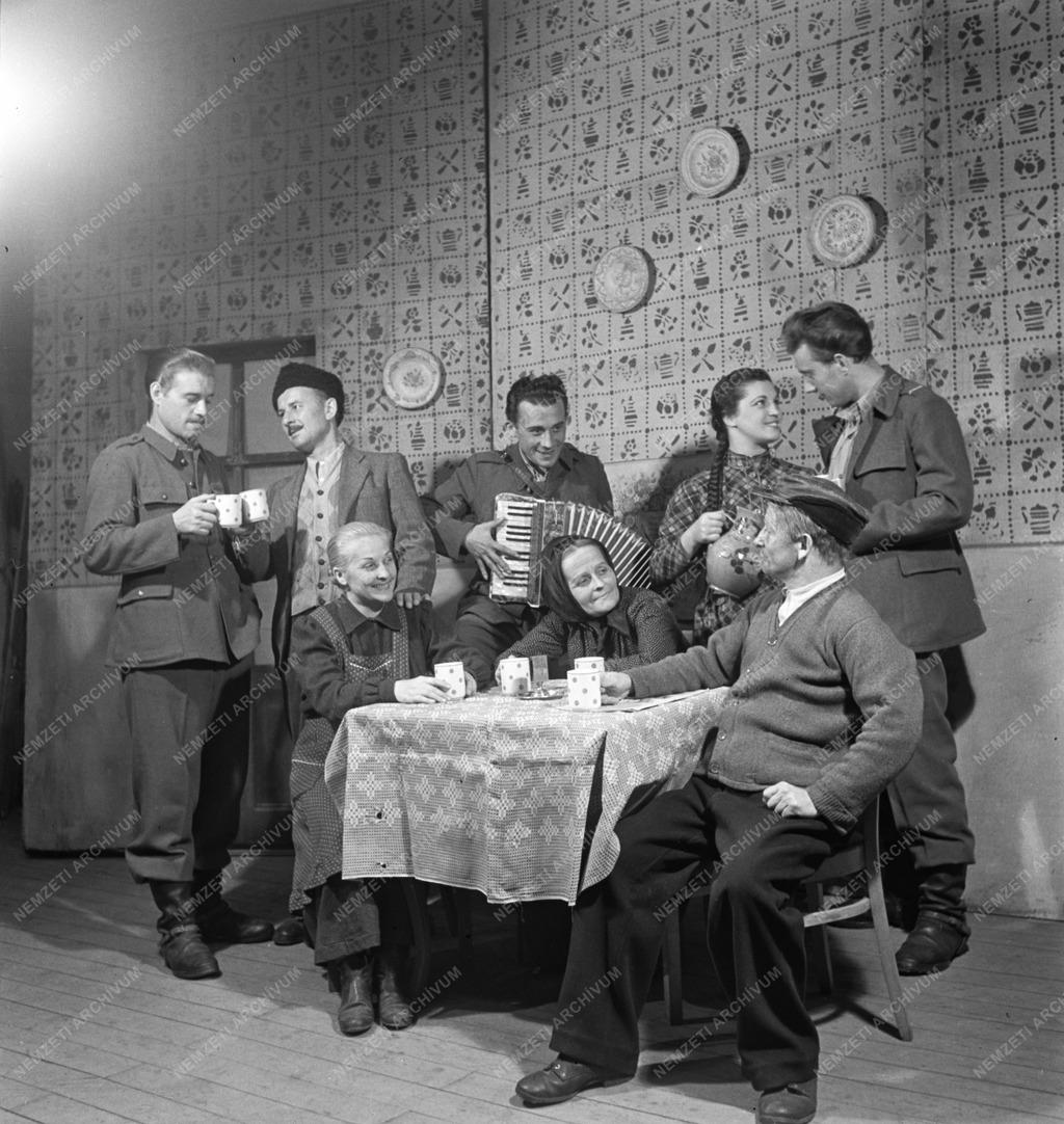 Kecskeméti Katona József Színház, Határszélen