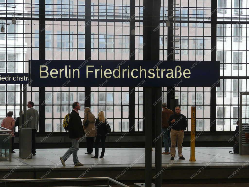 Berlin -  Az S-Bahn állomása