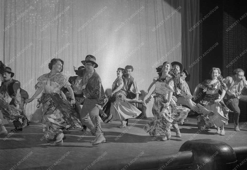 Kultúra - Néphadsereg együttes cigány tánca