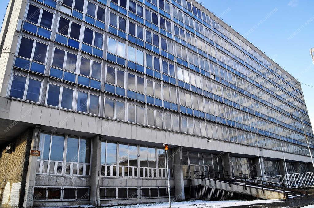 Építőipar - Budapest - Bontás elött a BME két épülete