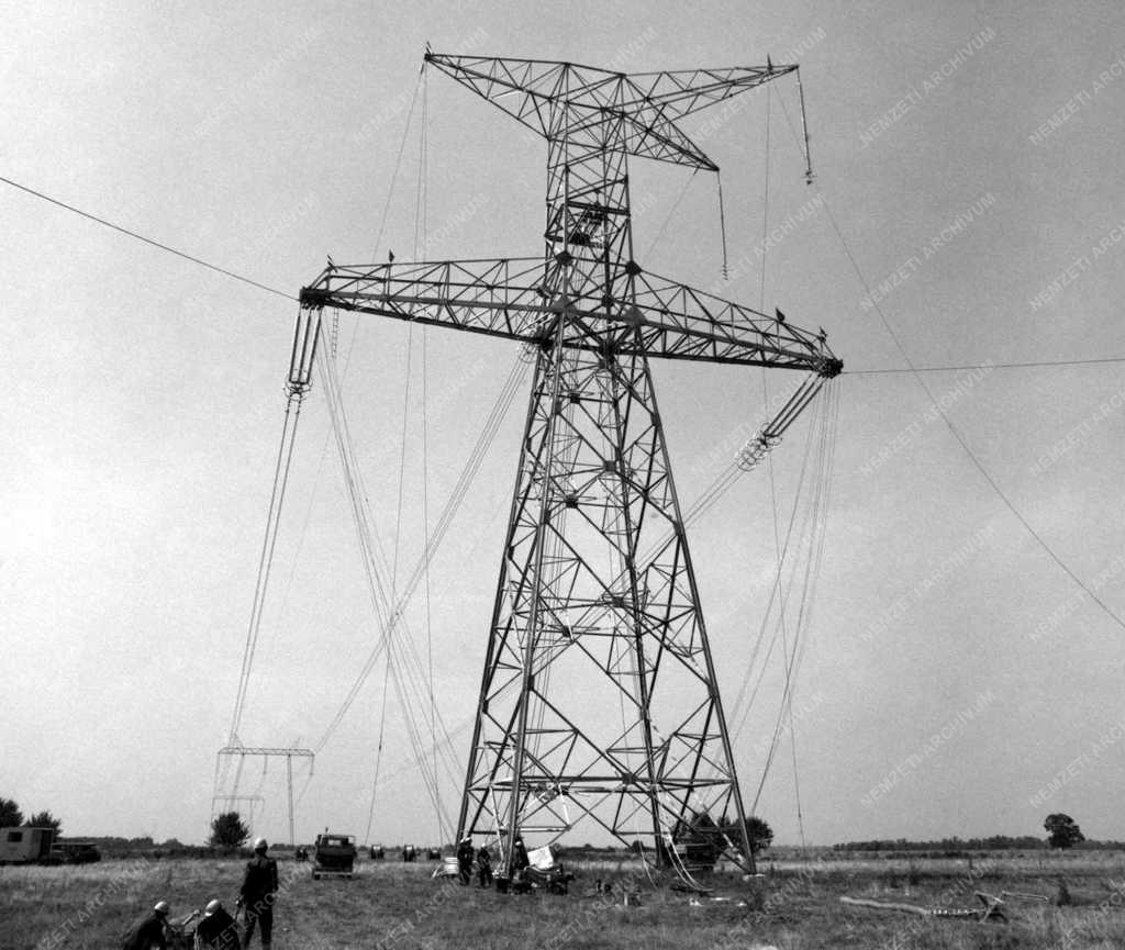 Összekapcsolták a magyar-szovjet elektromos távvezetéket