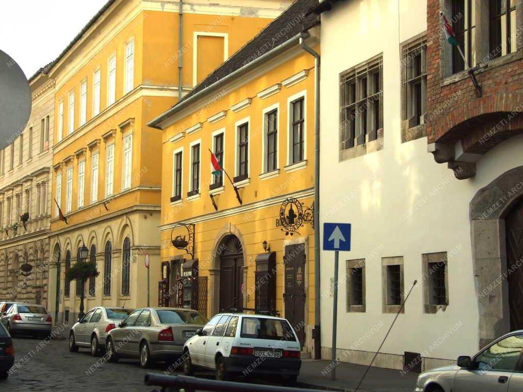 Budapest - Városkép - Budai Várnegyed - Országház utca