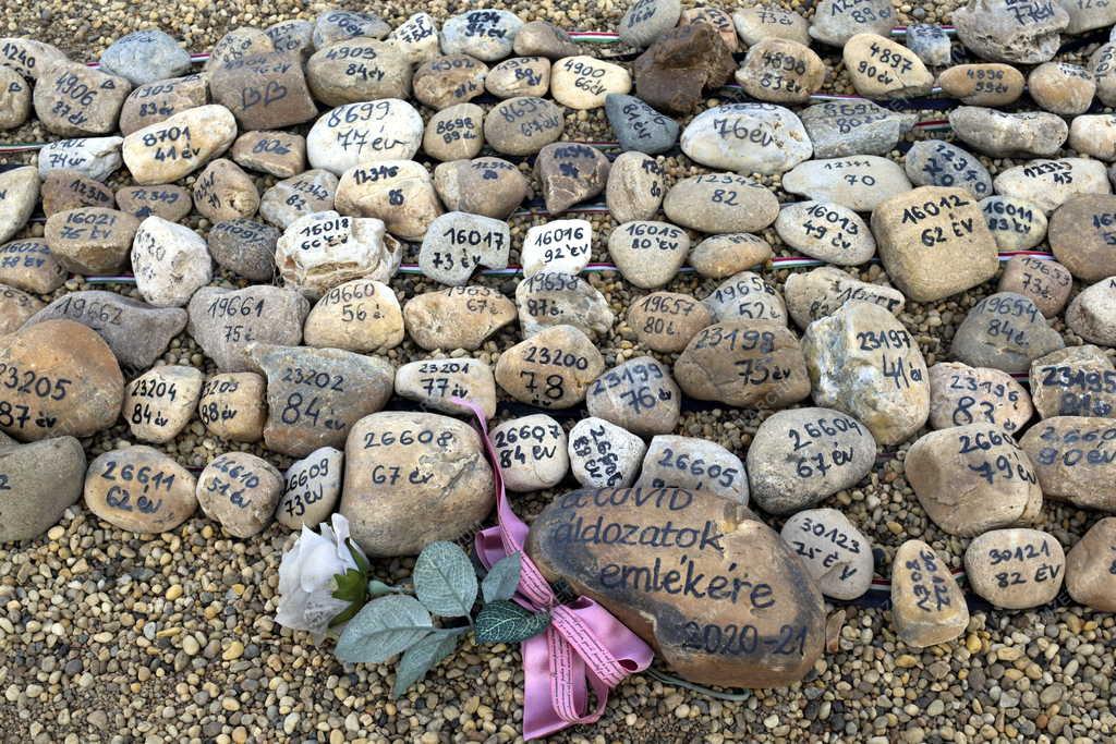 Kegyelet – Covid-emlékkövek a Margitszigeten
