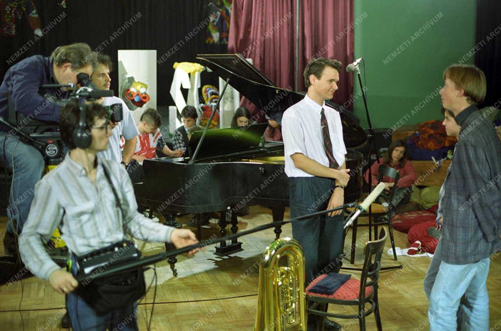 Kultúra - Televízió - A Cimbora című tv-műsor felvétele