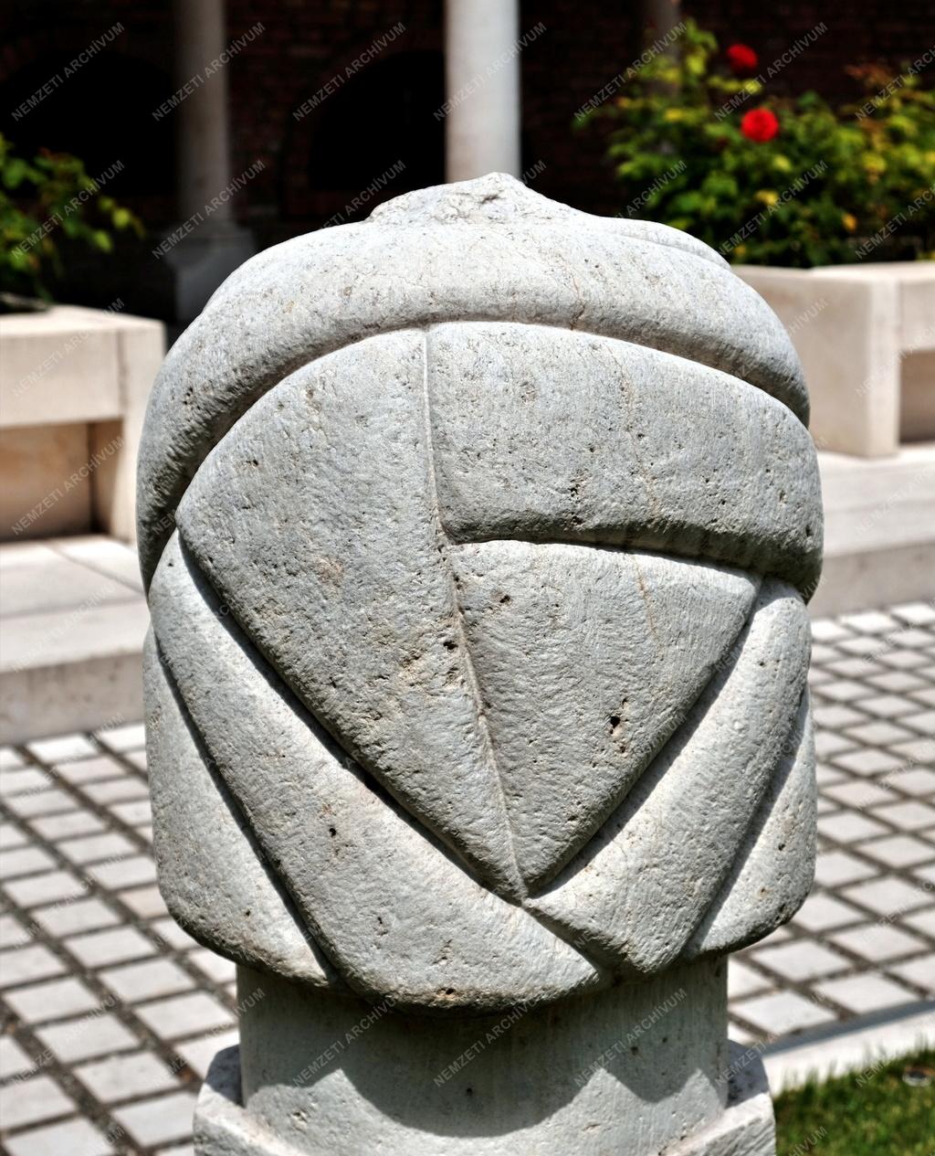 Kultúra - Budapest - Gül Baba türbéje a Rózsadombon