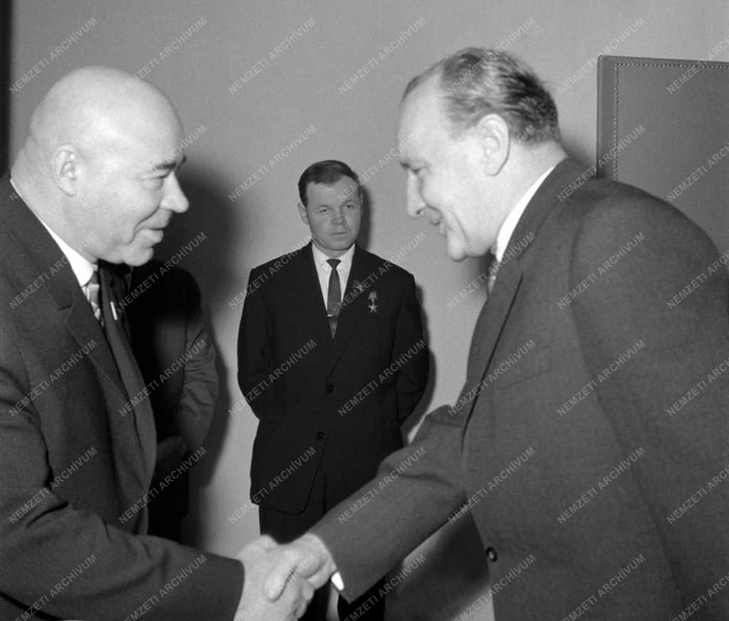 Külkapcsolat - Kádár János fogadja a Szovjetunió Legfelső Tanácsának küldöttségét