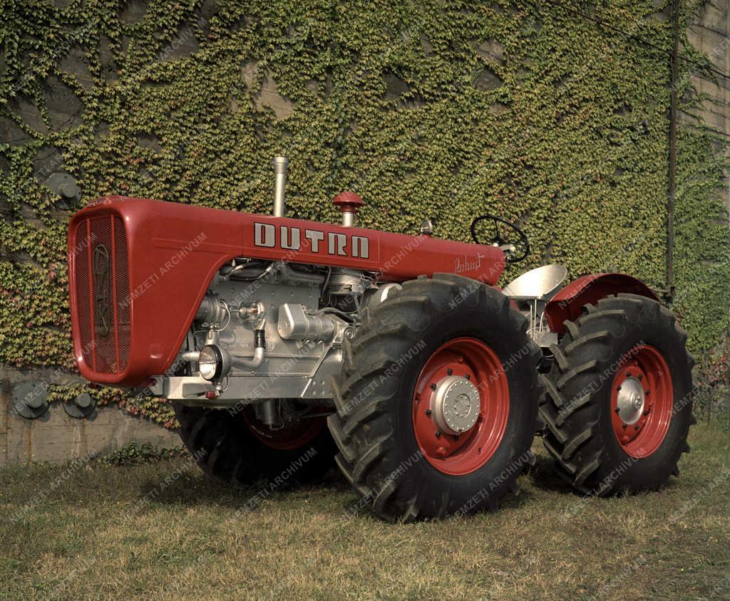 Járműipar - Dutra D4K traktor
