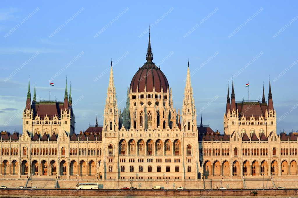 Épület - A Parlament