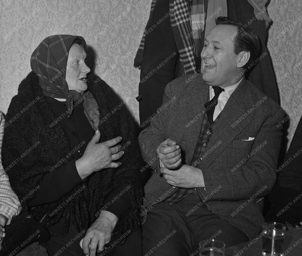 Kultúra - Színészek látogatása az inárcsi tsz-ben