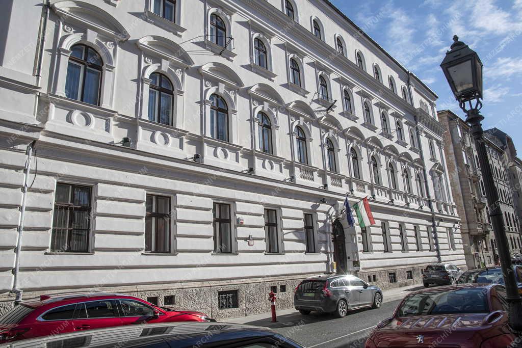 Közigazgatás - Miniszterelnöki Kormányiroda és Kabinetiroda