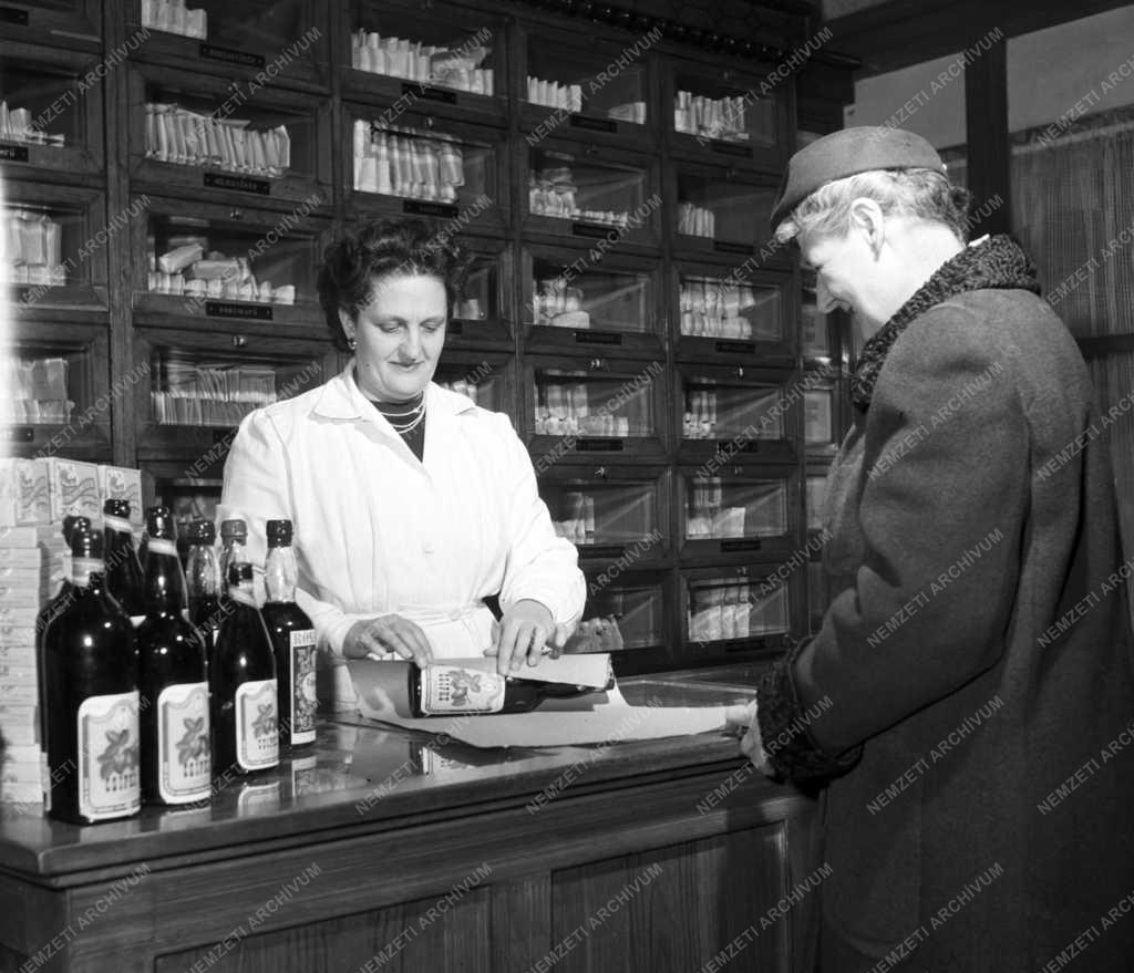 Élelmiszeripar - Csipkeszörp a Herbária Szövetkezettől