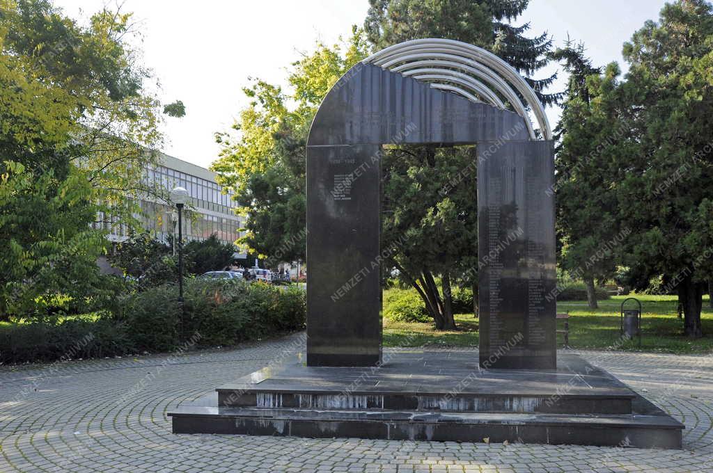 Táj, város - Stúrovo - Emlékmű