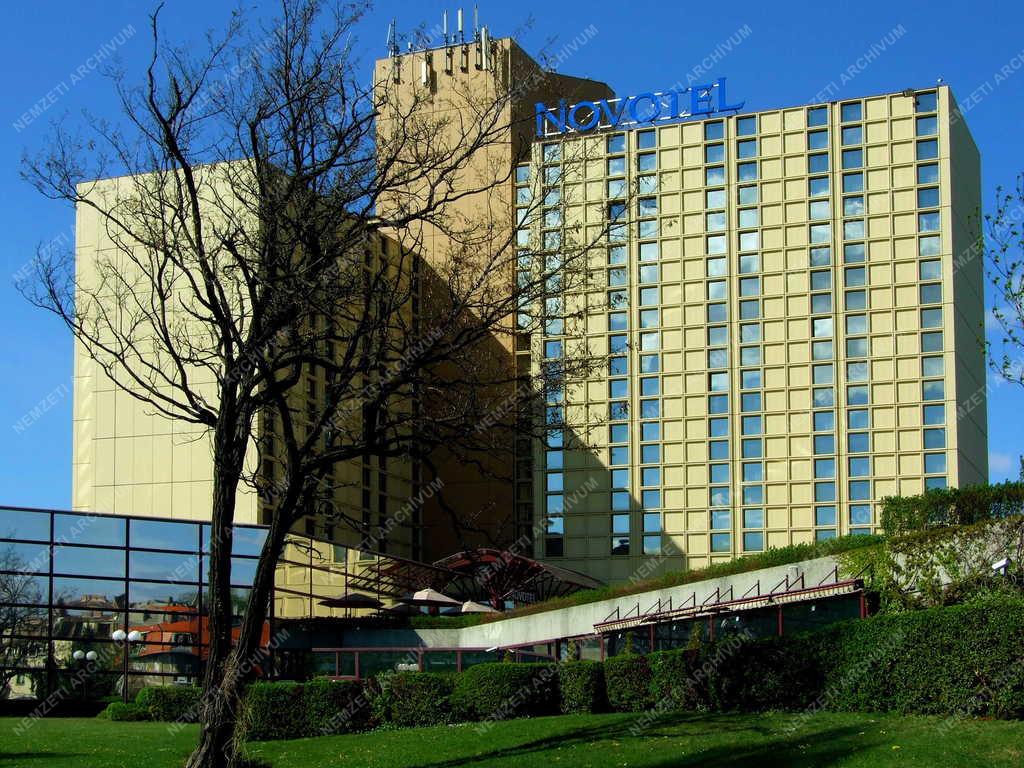 Városkép - Hotel - Irodaház