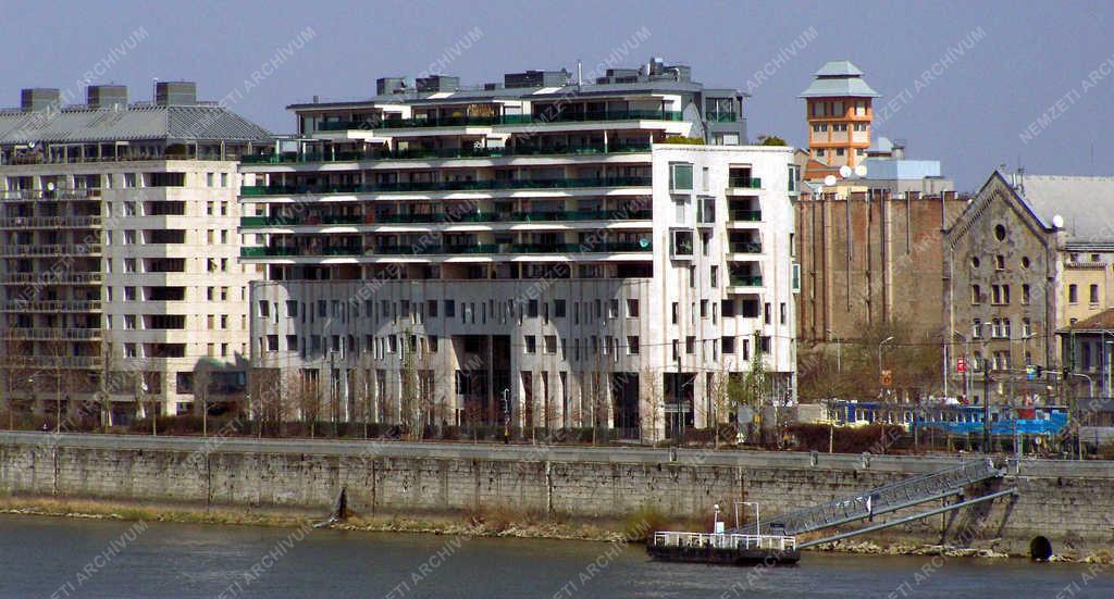  Városkép - Budapest - Modern lakóépületek a Duna-parton