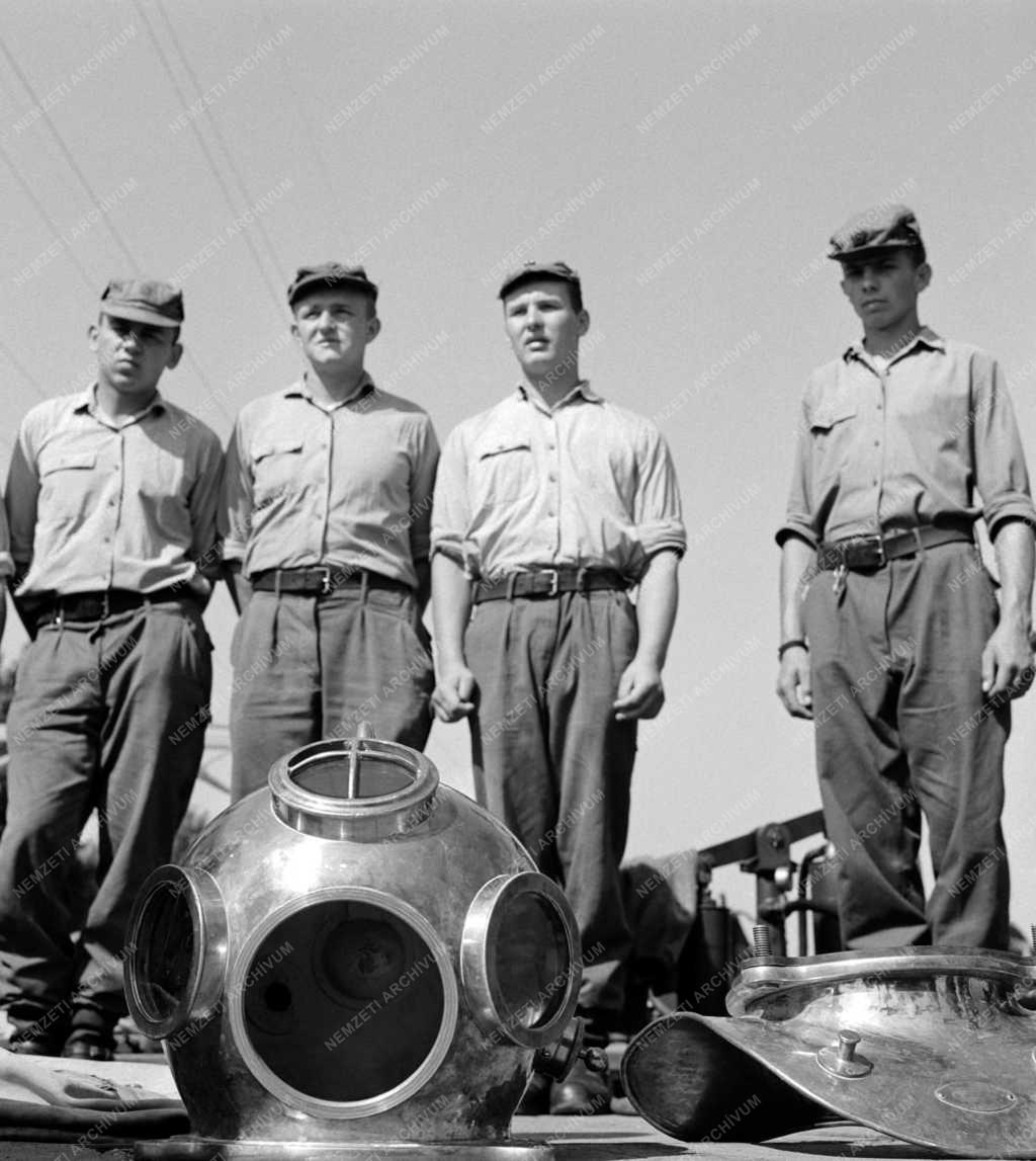 Fegyveres erők - A Magyar Néphadsereg nehézbúvár kiképzése