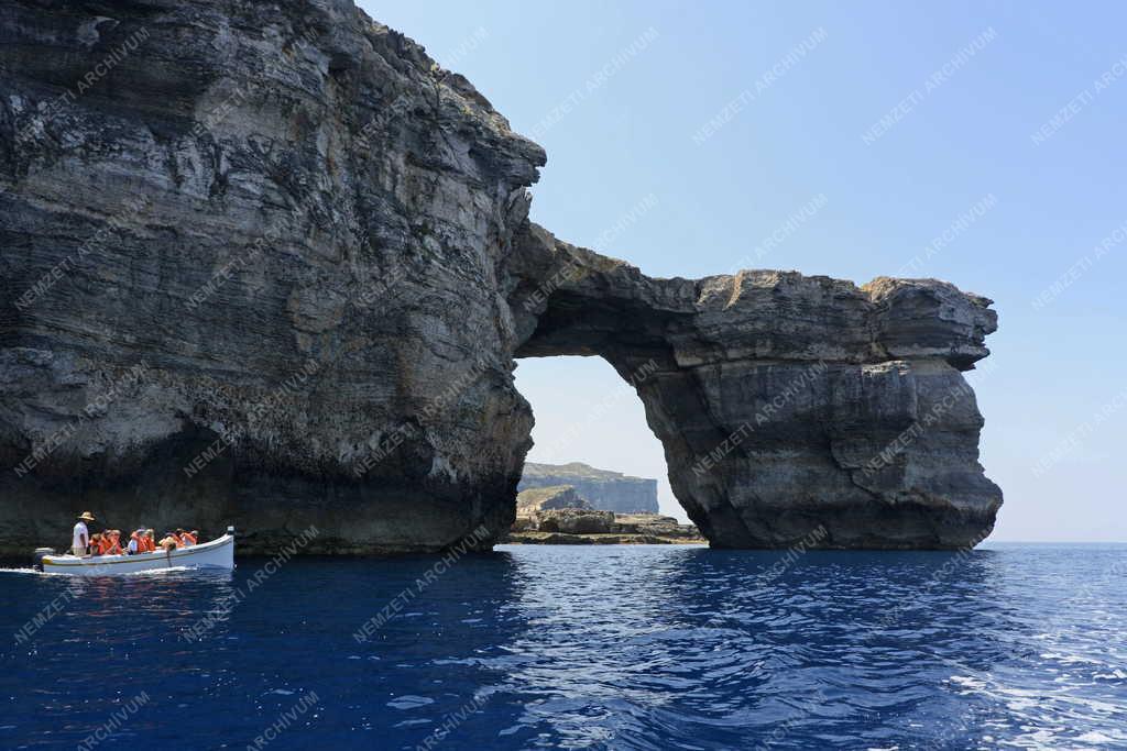 Idegenforgalom - Dwejra - Az Azur Ablak