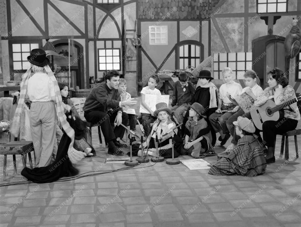 Kultúra - Televízió - A Cimbora című tv-műsor felvétele