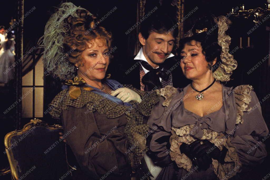 Kultúra - Film - Fenn az ernyő, nincsen kas című tv-film forgatása