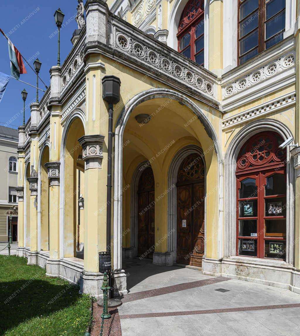 Kultúra - Debrecen - Színházfelújítás