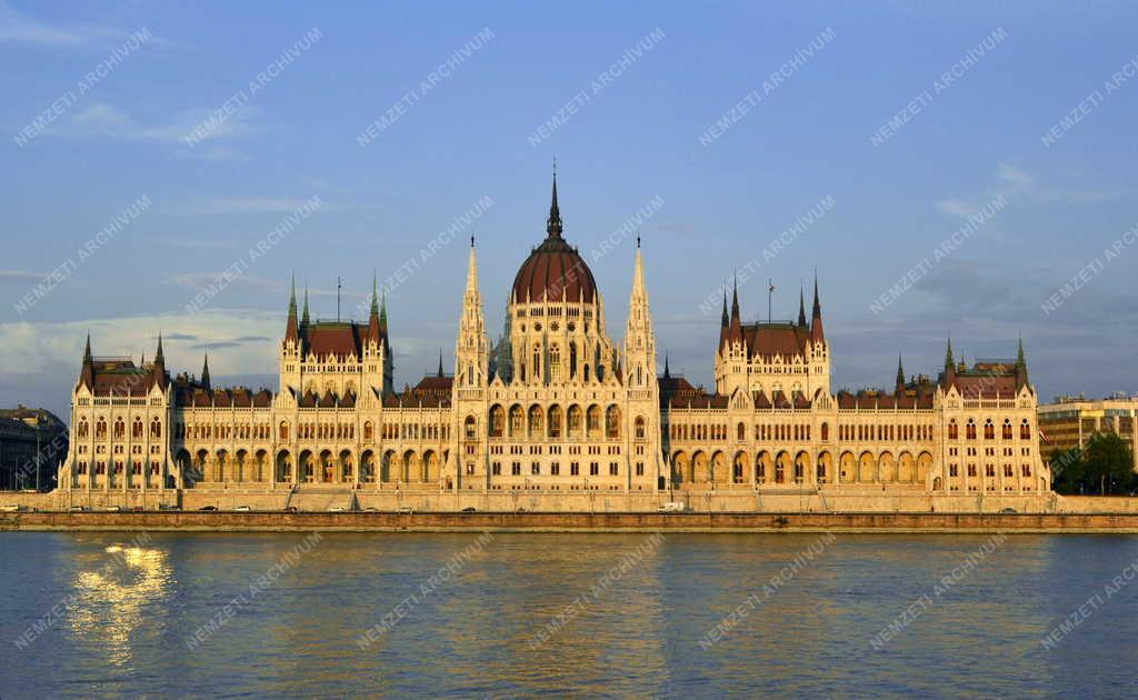 Épület - A Parlament